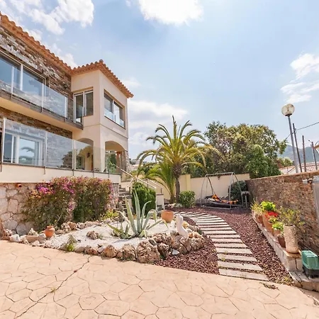 Modern With Garden Vil·la Roses
